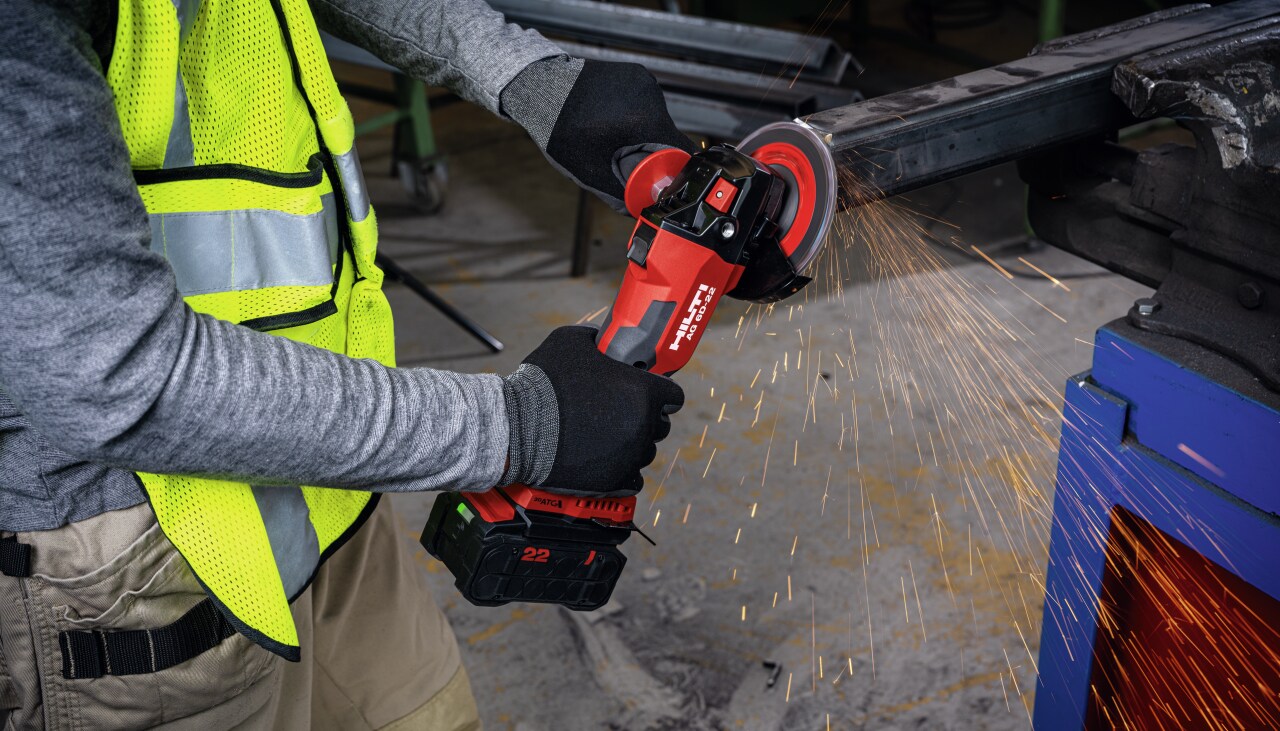 Rectificado de metal con una amoladora Hilti