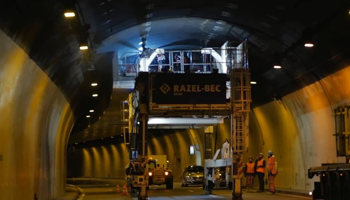 Instalación de conductos de extracción de humos, utilización de 6.000 anclajes de autoexcavadoHDA de Hilti