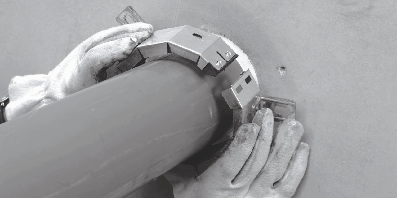 Instalación de una abrazadera cortafuegos Hilti