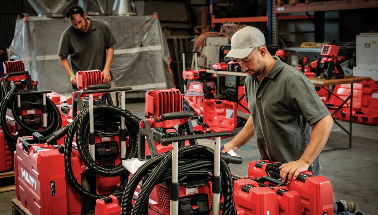 An Hilti team member prepares a fleet order