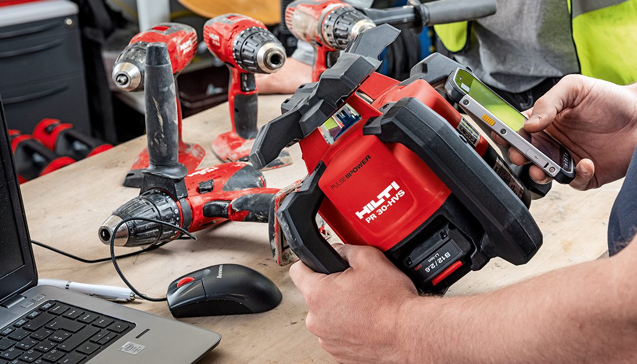Escaneo de un láser giratorio Hilti con un smartphone y la aplicación gratuita ON!Track