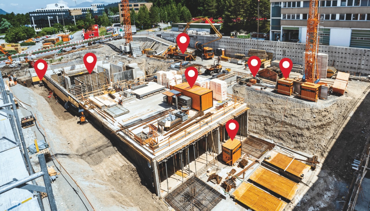 Vista aérea de una obra con puntos de localización de ON!Track