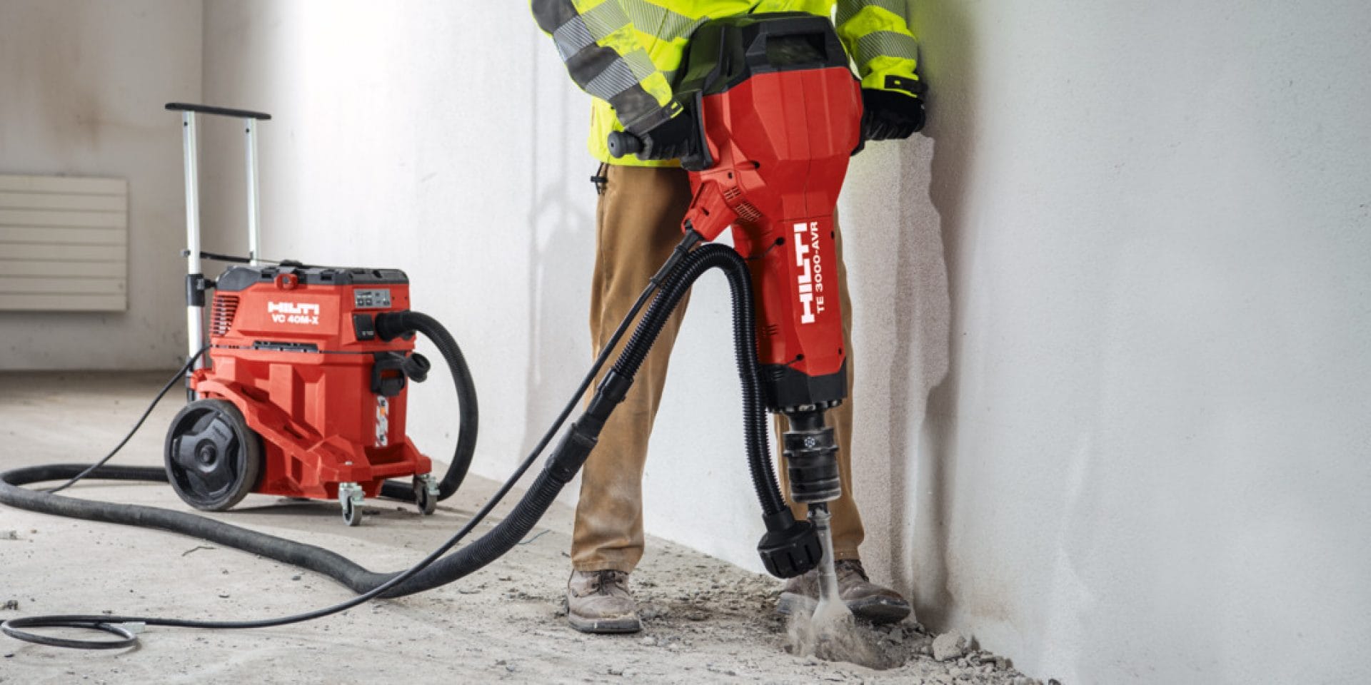 Burineur TE 3000-AVR démolit une dalle béton