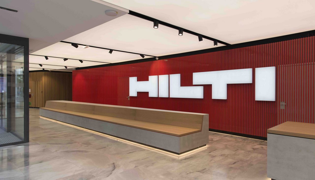 Vestíbulo de la sede de Hilti Francia en Boulogne-Billancourt