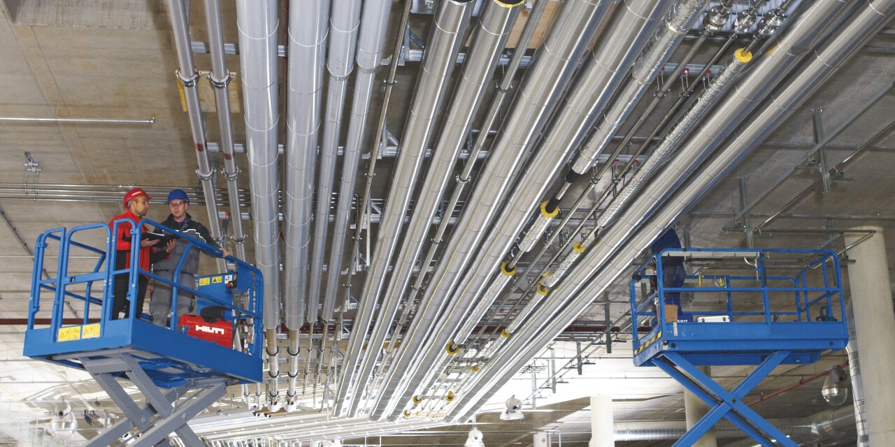 Sistemas mecánicos, eléctricos y de fontanería instalados en la misma estructura puntal gracias a la integración de tecnología BIM en construcción
