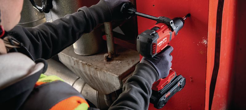 Perno roscado S-BT MR HL Perno roscado (acero inoxidable) para fijaciones universales en acero en entornos altamente corrosivos Aplicaciones 1