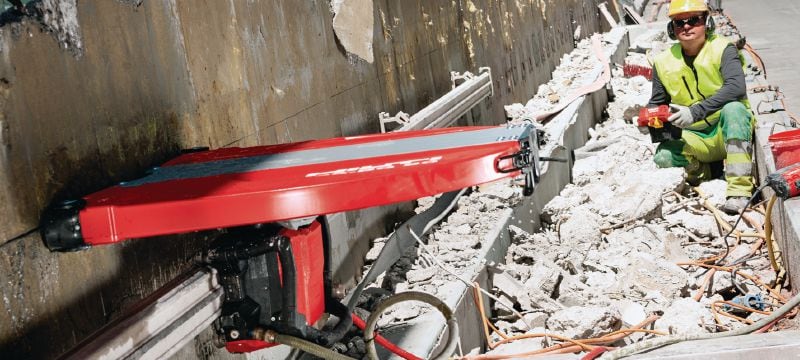 Hoja de sierra mural SPX MCL Equidist (60H: válida para sistemas Hilti y Husqvarna®) Hoja de sierra mural (15 kW) de alto rendimiento que ofrece una elevada velocidad de corte y mayor duración en hormigón reforzado (eje de 60H válido para las sierras murales de Hilti y Husqvarna®) Aplicaciones 1