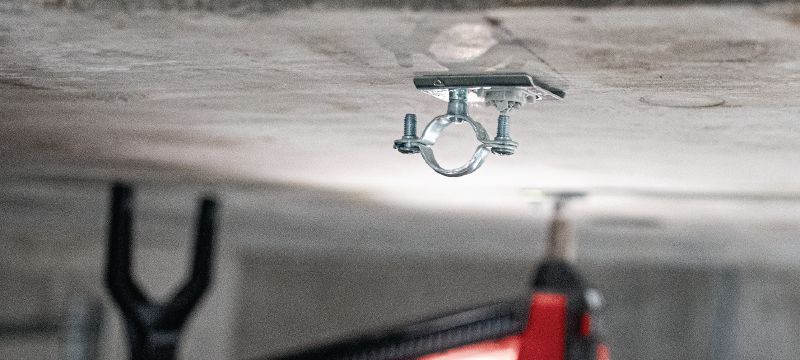 Soporte de abrazadera de tubería X-TH Soporte de abrazadera de tuberías de metal con perno roscado preinstalado para fijaciones eléctricas/mecánicas ligeras en techos y para el uso con clavos en tiras Aplicaciones 1