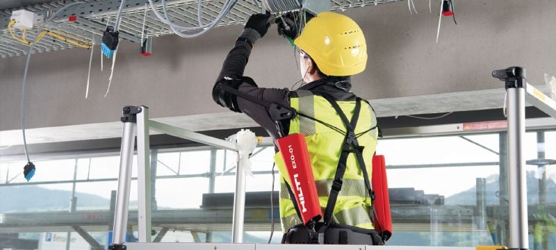 Exoesqueleto sobre cabeza EXO-O1 Exoesqueleto pasivo para ayudar a reducir la tensión en los hombros y los brazos durante las tareas de instalación sobre cabeza Aplicaciones 1