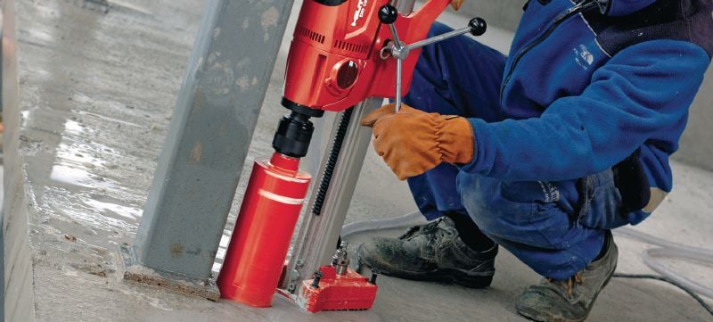 Taladro con diamante DD 120 Máquina de taladro con diamante extremadamente compacta, ligera y móvil para tareas de taladro con columna en hormigón de 16-162 mm (5/8 - 6-3/8) de diámetro Aplicaciones 1