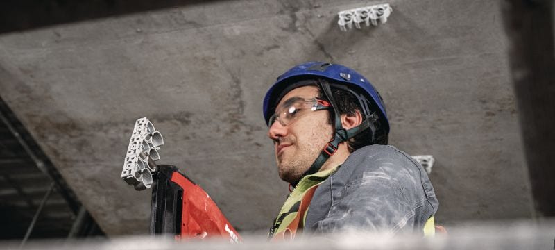 Clip múltiple X-FC MX Abrazadera de conducto ajustable optimizada para clavos en tiras y compatible con una amplia variedad de métodos de fijación, materiales base y diámetros de conducto Aplicaciones 1