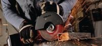 Amoladora angular a batería AG 150-A36 Amoladora angular a batería con batería de 36 V y motor sin escobillas para tareas diarias de corte y desbaste utilizando discos de hasta 150 mm de diámetro Aplicaciones 1