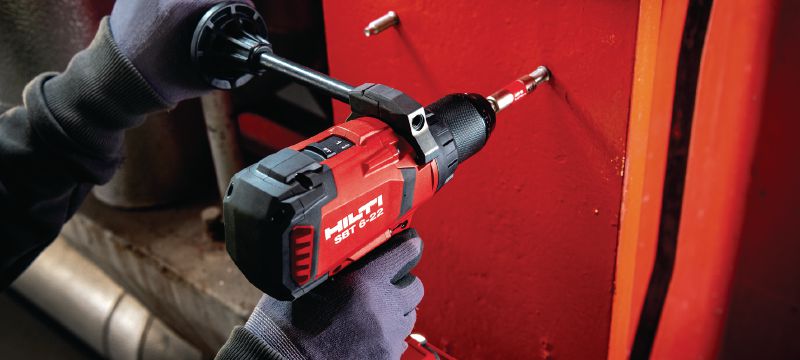 Perno roscado S-BT MR HL Perno roscado (acero inoxidable) para fijaciones universales en acero en entornos altamente corrosivos Aplicaciones 1