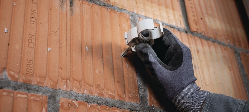 Clip múltiple X-FC MX Abrazadera de conducto ajustable optimizada para clavos en tiras y compatible con una amplia variedad de métodos de fijación, materiales base y diámetros de conducto Aplicaciones 1