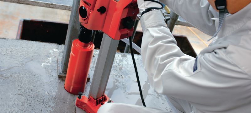 Taladro con diamante DD 120 Máquina de taladro con diamante extremadamente compacta, ligera y móvil para tareas de taladro con columna en hormigón de 16-162 mm (5/8 - 6-3/8) de diámetro Aplicaciones 1