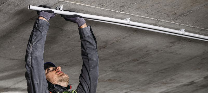 Abrazadera de conductos X-EKS MX (02) Abrazadera de conductos de plástico optimizada para clavos en tiras y compatible con una amplia variedad de métodos de fijación y materiales base Aplicaciones 1