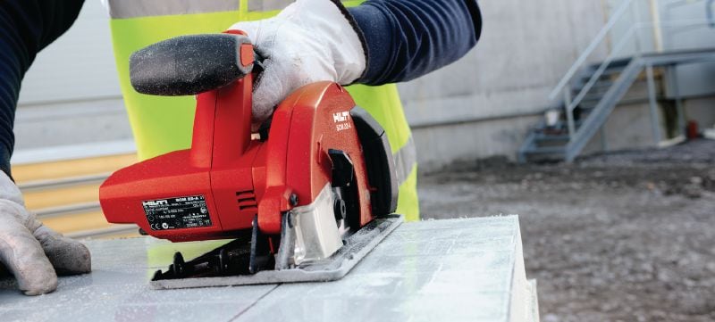 Sierra de metales a batería SCM 22-A Sierra circular a batería de 22 con batería Ion Litio equipada con sistema de compatibilidad de carriles guía y recopilador de virutas de metal para las operaciones de corte de metal en frío Aplicaciones 1