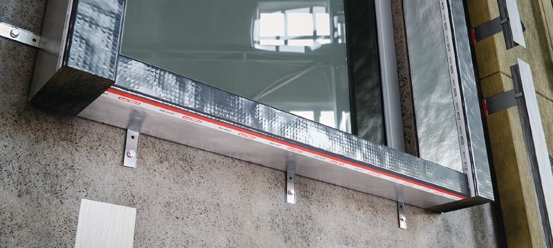 Barrera con cavidad CFS-VB E60 con entrehierro de 25 mm Barrera contra incendios con cavidad preformada para revestimiento con pantalla de lluvia con 60 minutos de integridad al fuego y espacios de aire de hasta 25 mm Aplicaciones 1