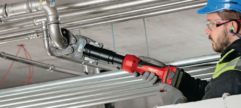 Herramienta de prensado de tuberías NPR 32-A Herramienta de prensado de tuberías en línea de 32 kN a batería con mordazas intercambiables para tuberías de metal y plástico de hasta 110 mm (4). Aplicaciones 1