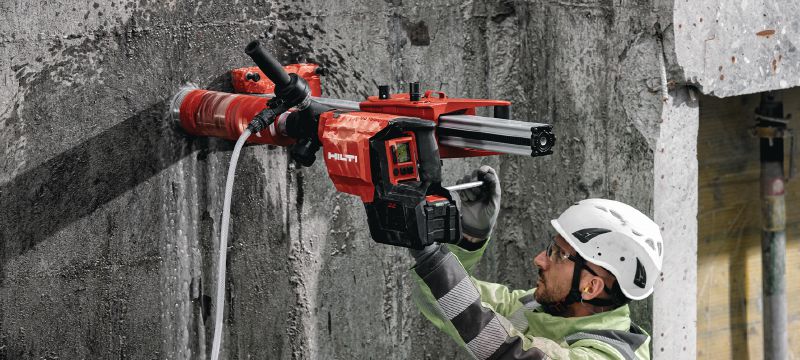 Perforadora de corona a batería DD 150-U-22 Máquina de taladro con diamante a batería para tareas manuales o perforación con corona hueca con columna de 52-162 mm (2 - 6-3/8) en hormigón o hasta 252 mm (10) en mampostería (batería Nuron) Aplicaciones 1