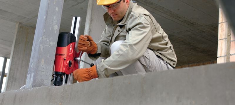 Taladro con diamante DD 120 Máquina de taladro con diamante extremadamente compacta, ligera y móvil para tareas de taladro con columna en hormigón de 16-162 mm (5/8 - 6-3/8) de diámetro Aplicaciones 1