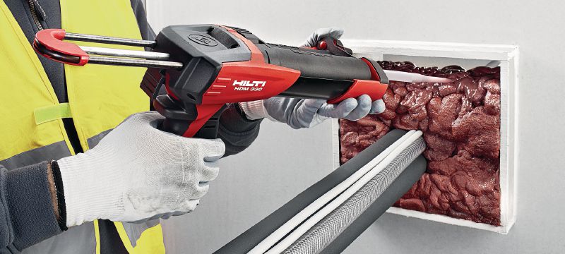 Espuma intumescente CFS-F FX Espuma intumescente de fácil instalación que ayuda a crear una barrera contra el fuego y el humo en atravesamientos de cables y mixtos Aplicaciones 1