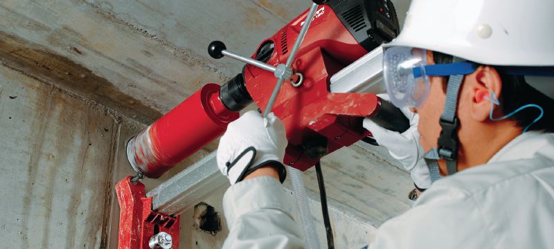 Taladro con diamante DD 120 Máquina de taladro con diamante extremadamente compacta, ligera y móvil para tareas de taladro con columna en hormigón de 16-162 mm (5/8 - 6-3/8) de diámetro Aplicaciones 1