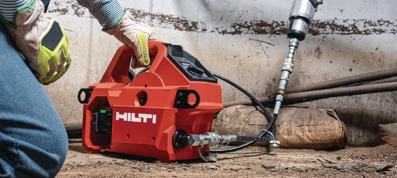Bomba hidráulica a batería NUN 10K-22 Bomba hidráulica a batería de 10 000 PSI (700 bar) para corte/prensado con carga pesada y corte remoto de cables subterráneos y blindados (pack de baterías Nuron), control remoto incluido Aplicaciones 1