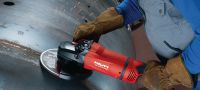 Amoladora angular AG 230-27DB Amoladora angular de 2700 W con interruptor de emergencia de tipo dead man, empuñadura giratoria y freno para discos de hasta 230 mm Aplicaciones 2