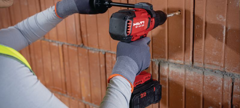 Atornilladora taladro con percusión a batería SF 6H-22 Atornilladora taladro con percusión eéctrica, con control activo del par y ergonomía avanzada para taladrar y atornillar en madera, metal y mampostería (plataforma de batería Nuron) Aplicaciones 1