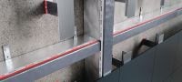 Barrera con cavidad CFS-VB E60 con entrehierro de 25 mm Barrera contra incendios con cavidad preformada para revestimiento con pantalla de lluvia con 60 minutos de integridad al fuego y espacios de aire de hasta 25 mm Aplicaciones 2