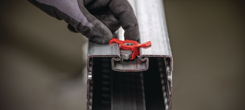 Tuercas de mariposa MT-HL OC Tuerca de mariposa para la conexión directa de elementos roscados a perfiles de cajas MT en entornos moderadamente corrosivos Aplicaciones 1