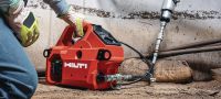 Bomba hidráulica a batería NUN 10K-22 Bomba hidráulica a batería de 10 000 PSI (700 bar) para corte/prensado con carga pesada y corte remoto de cables subterráneos y blindados (pack de baterías Nuron), control remoto incluido Aplicaciones 1