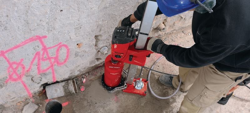 Taladro con diamante DD 160 Máquina de taladro con diamante compacta y potente para tareas de taladro con columna en hormigón de 25-202 mm (31/32 - 7-15/16”) de diámetro Aplicaciones 1