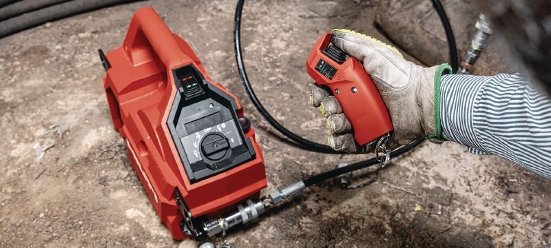Bomba hidráulica a batería NUN 10K-22 Bomba hidráulica a batería de 10 000 PSI (700 bar) para corte/prensado con carga pesada y corte remoto de cables subterráneos y blindados (pack de baterías Nuron), control remoto incluido Aplicaciones 1
