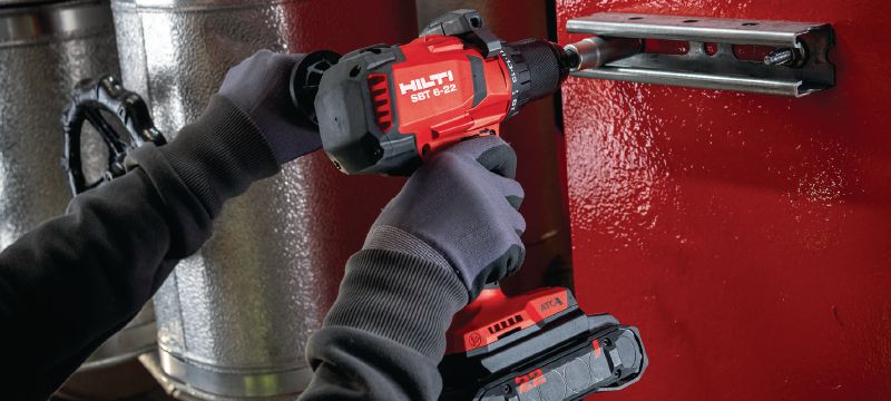 Perno roscado S-BT MR HL Perno roscado (acero inoxidable) para fijaciones universales en acero en entornos altamente corrosivos Aplicaciones 1